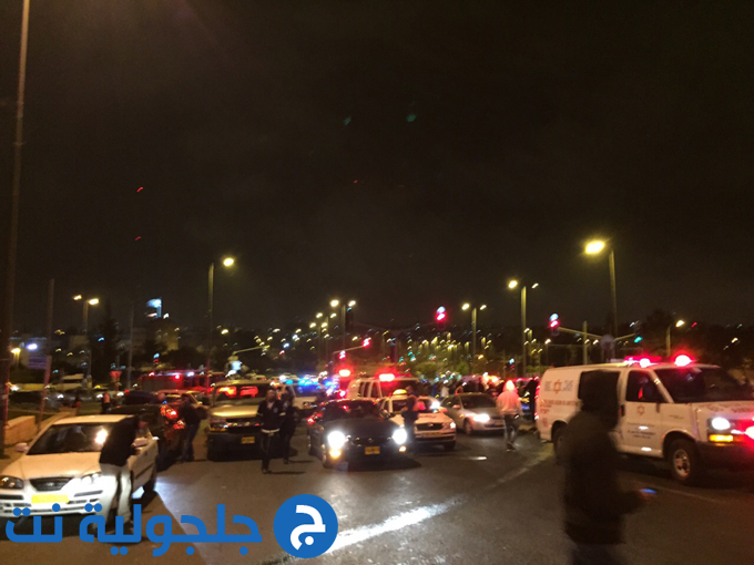 اصابة  شخصين بجراح  بالغة جراء إصطدام سيارة بمحطة باص في القدس